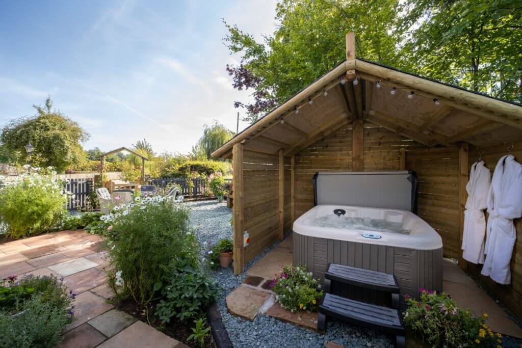Holiday cottage hot tub Cumbria