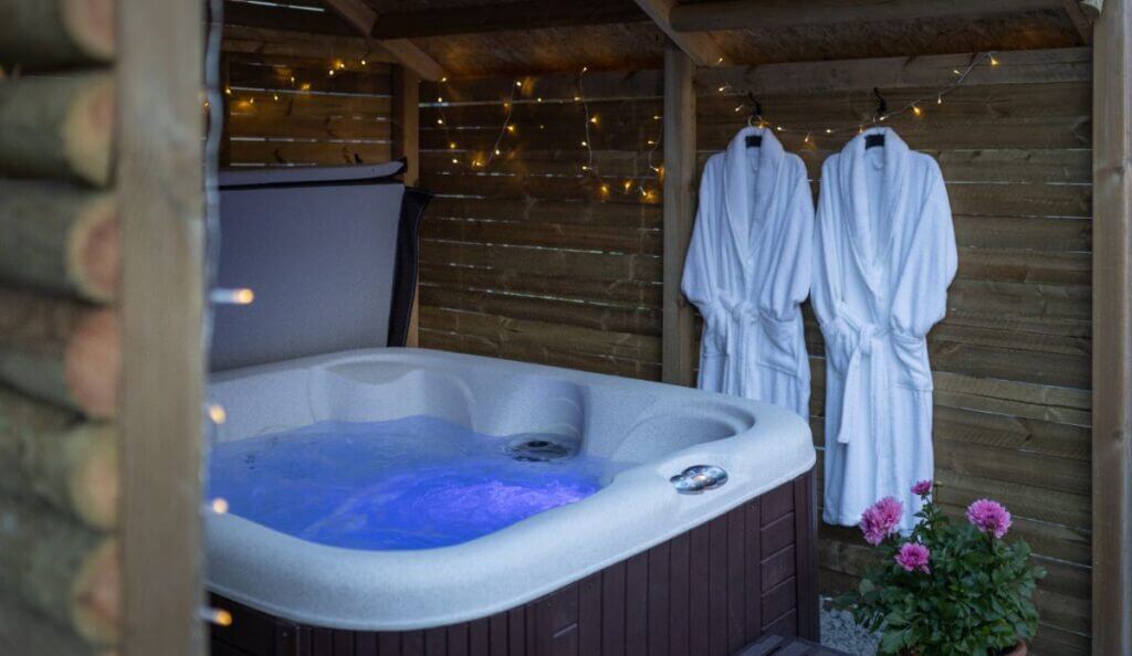 Hoglet holiday cottage hot tub