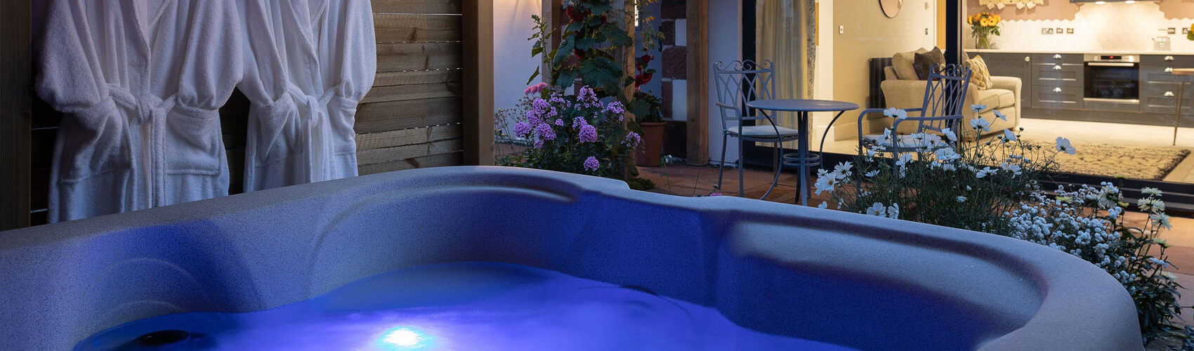 Lake District Mini Moon with Hot Tub